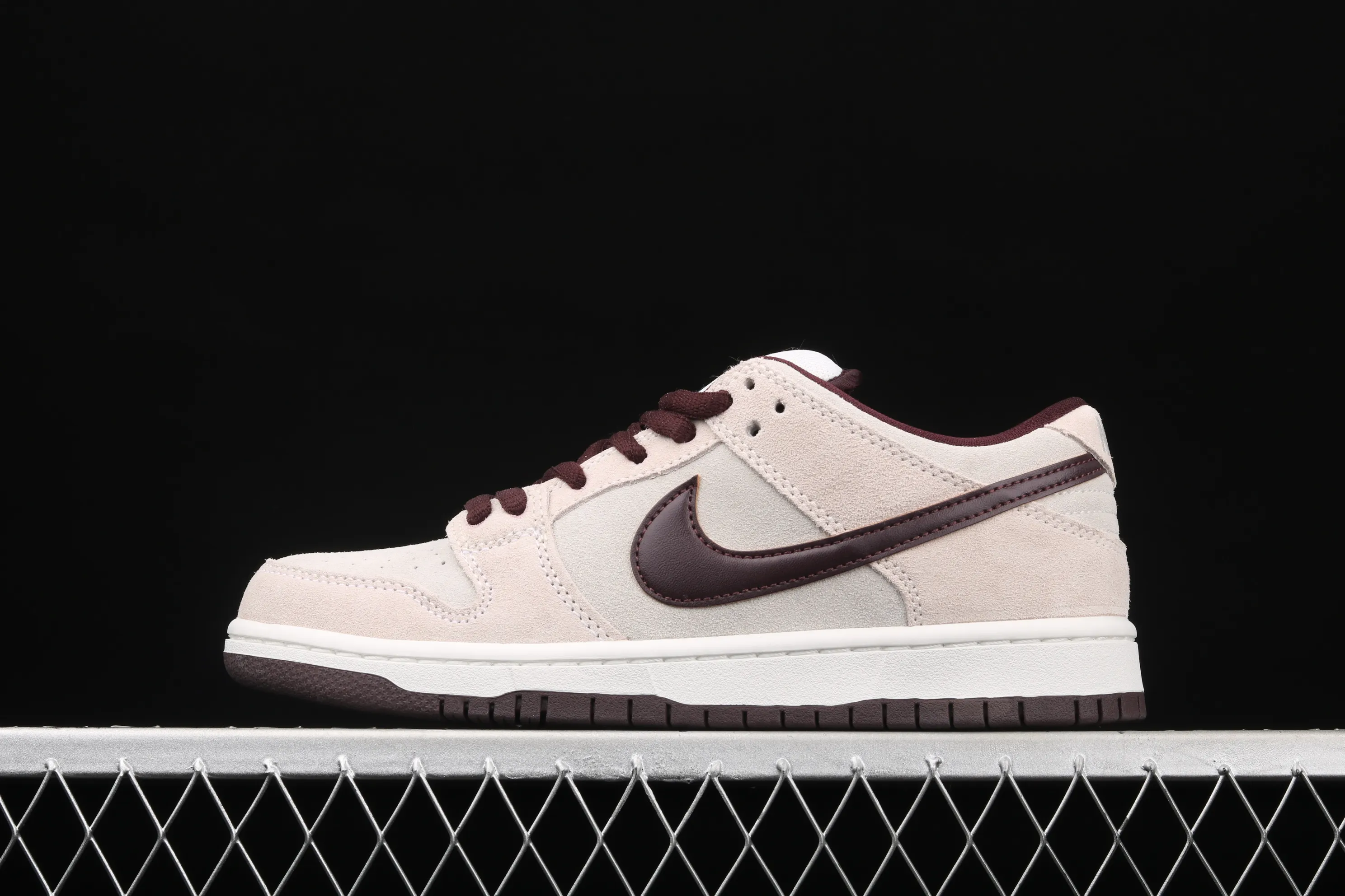 All categories Nk SB Dunk series Nk SB Dunk Low low-top sneakers Nk SB Dunk Low "Desert Sand" dark brown gray low-top series casual sneakers BQ6817-004